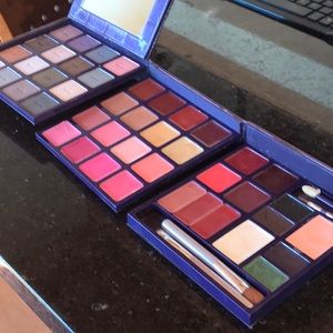 Tarte Compact With Beautiful Colors For eyes,Cheeks and Lips..